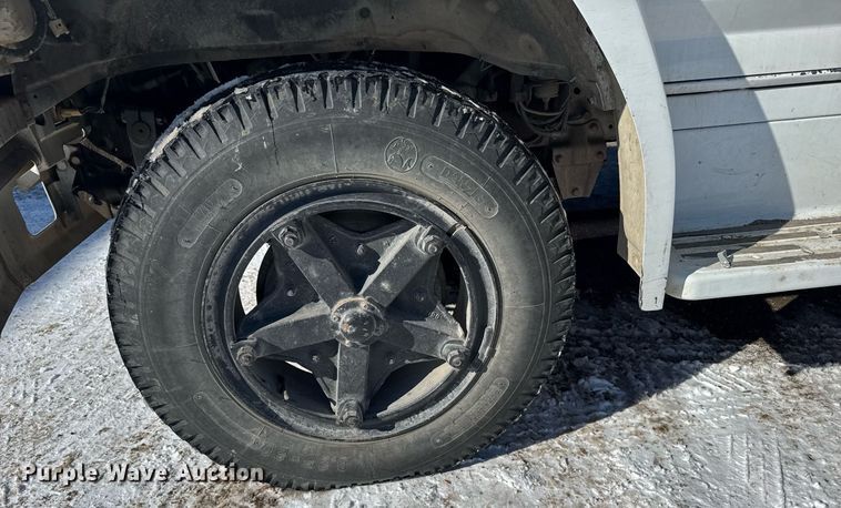 image for item NN9575 1981 Ford F600 bucket truck