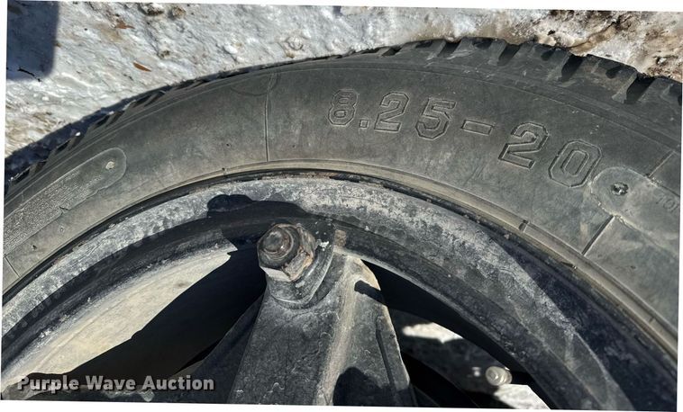 image for item NN9575 1981 Ford F600 bucket truck