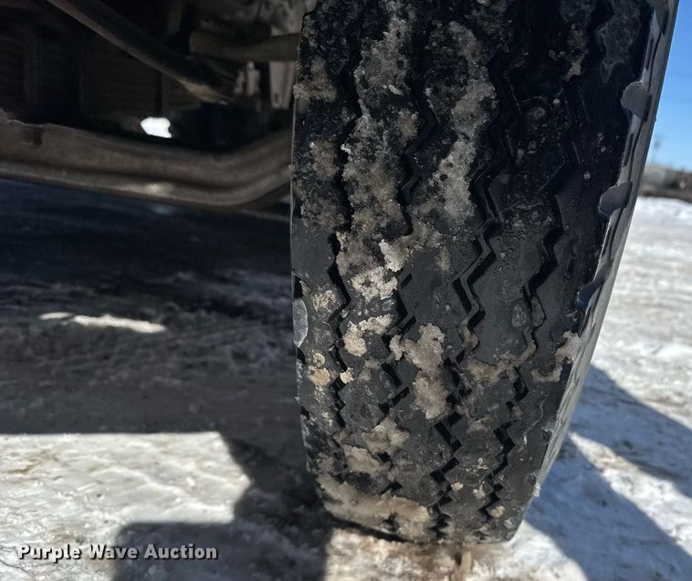 image for item NN9575 1981 Ford F600 bucket truck