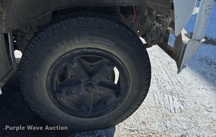 image for item NN9575 1981 Ford F600 bucket truck