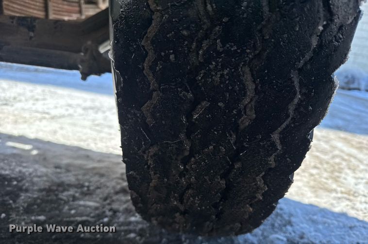 image for item NN9575 1981 Ford F600 bucket truck