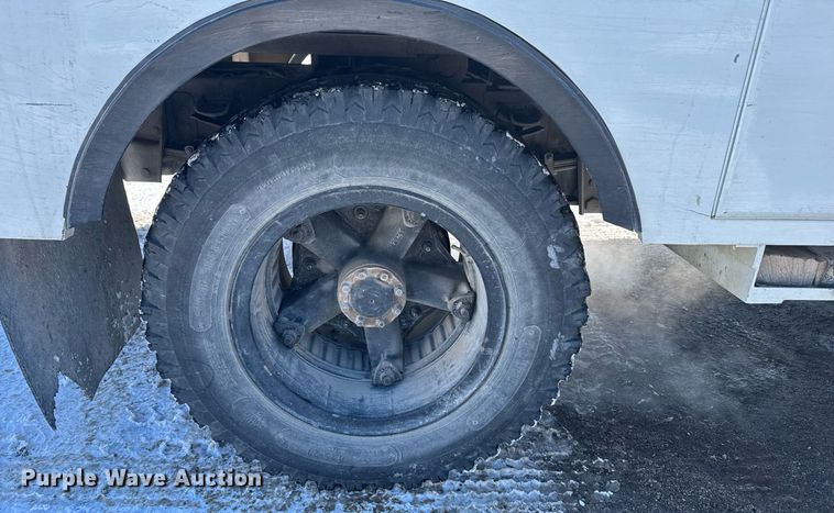 image for item NN9575 1981 Ford F600 bucket truck