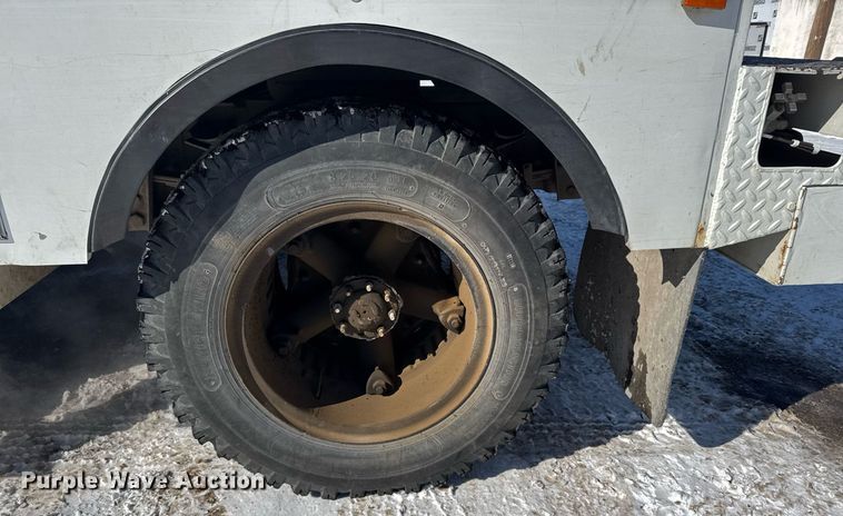 image for item NN9575 1981 Ford F600 bucket truck