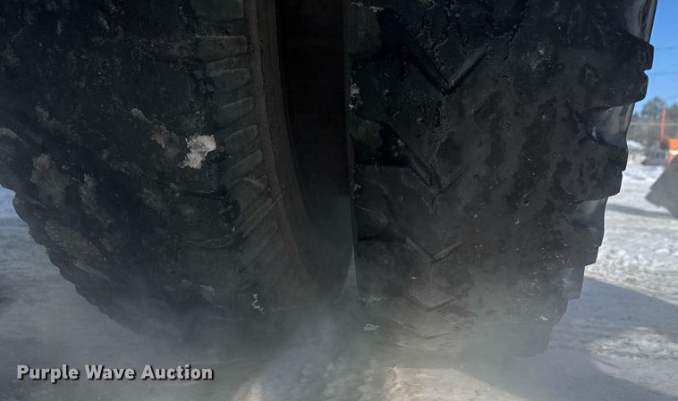 image for item NN9575 1981 Ford F600 bucket truck