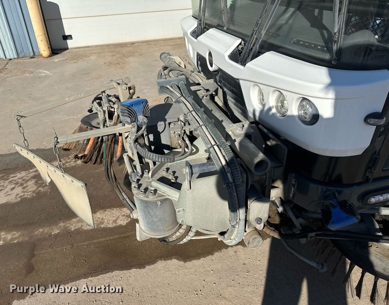 image for item NN9593 2017 Ravo 5-Series 540 street sweeper