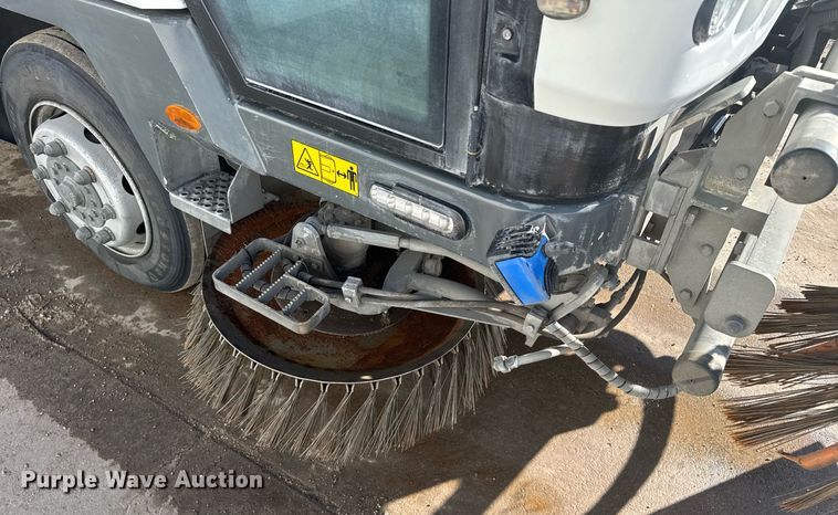 image for item NN9593 2017 Ravo 5-Series 540 street sweeper