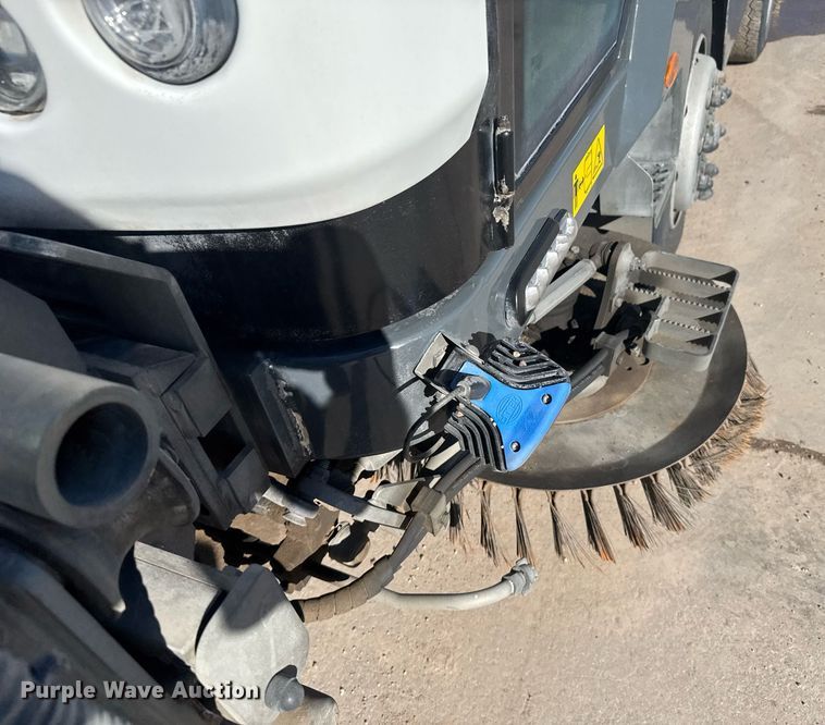 image for item NN9593 2017 Ravo 5-Series 540 street sweeper