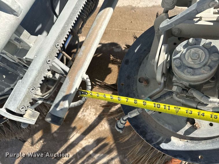 image for item NN9593 2017 Ravo 5-Series 540 street sweeper