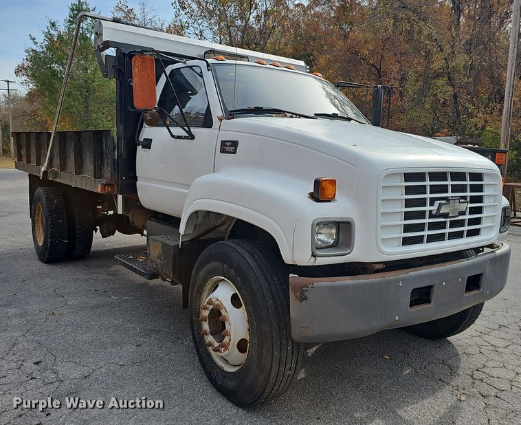 image for item OJ9012 2002 Chevrolet  C7500 dump flatbed truck