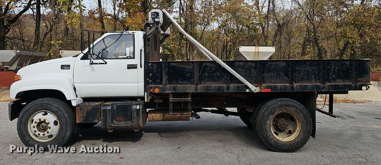 image for item OJ9012 2002 Chevrolet  C7500 dump flatbed truck