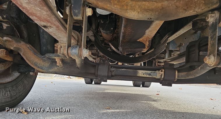 image for item OJ9012 2002 Chevrolet  C7500 dump flatbed truck