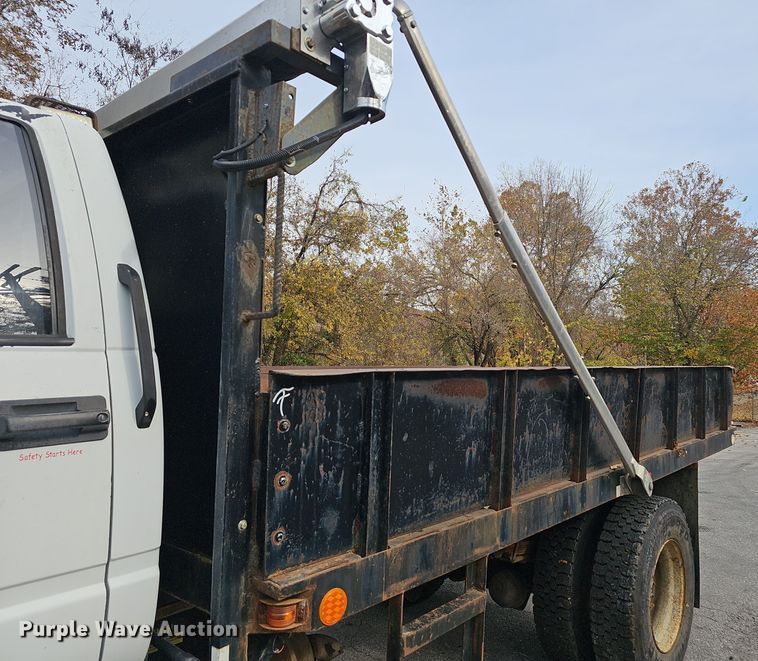 image for item OJ9012 2002 Chevrolet  C7500 dump flatbed truck