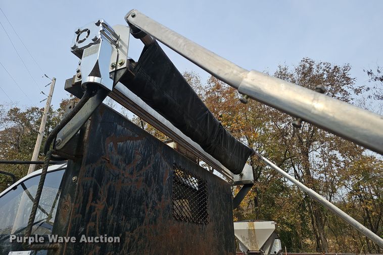 image for item OJ9012 2002 Chevrolet  C7500 dump flatbed truck