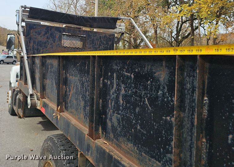 image for item OJ9012 2002 Chevrolet  C7500 dump flatbed truck