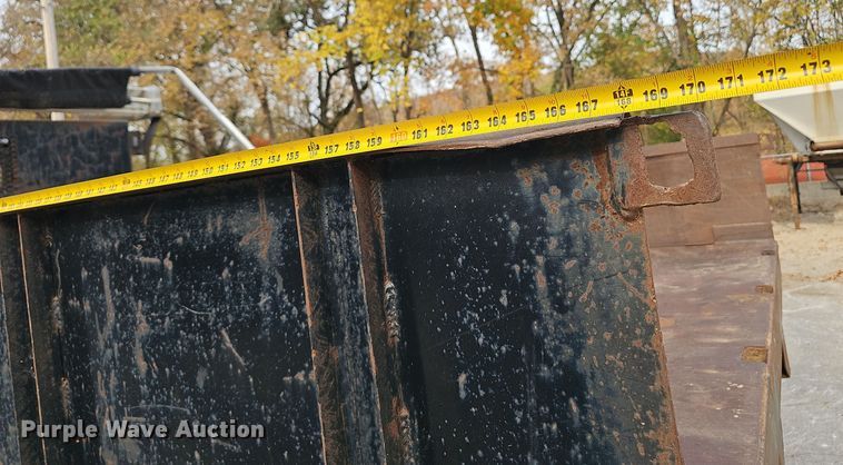 image for item OJ9012 2002 Chevrolet  C7500 dump flatbed truck