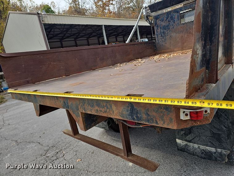 image for item OJ9012 2002 Chevrolet  C7500 dump flatbed truck