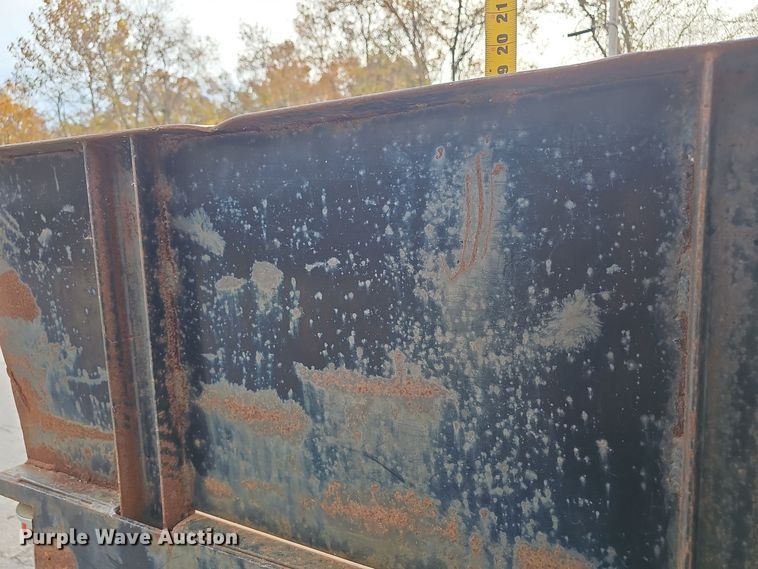 image for item OJ9012 2002 Chevrolet  C7500 dump flatbed truck