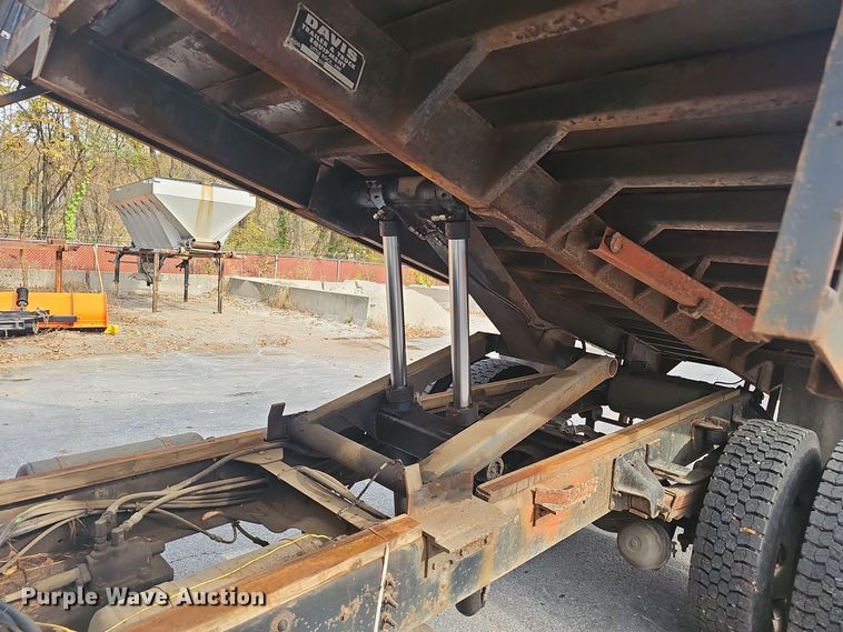 image for item OJ9012 2002 Chevrolet  C7500 dump flatbed truck