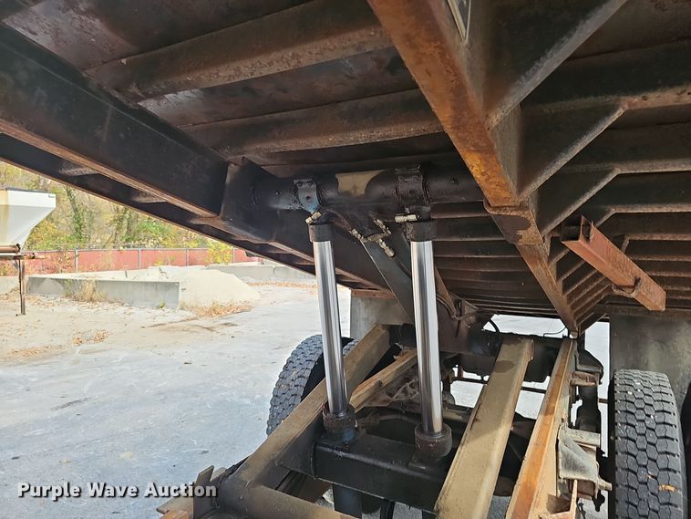 image for item OJ9012 2002 Chevrolet  C7500 dump flatbed truck