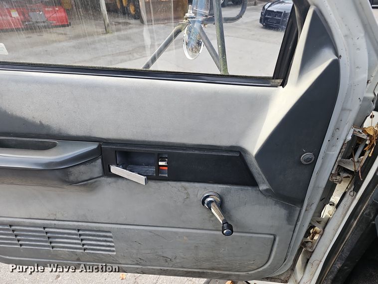 image for item OJ9012 2002 Chevrolet  C7500 dump flatbed truck