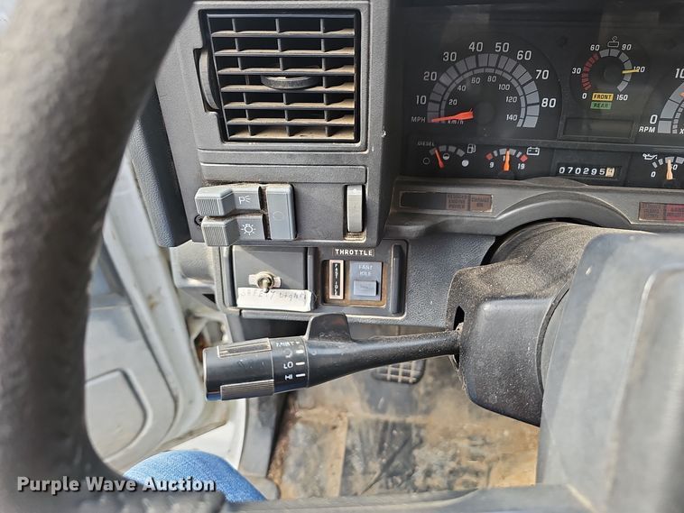 image for item OJ9012 2002 Chevrolet  C7500 dump flatbed truck