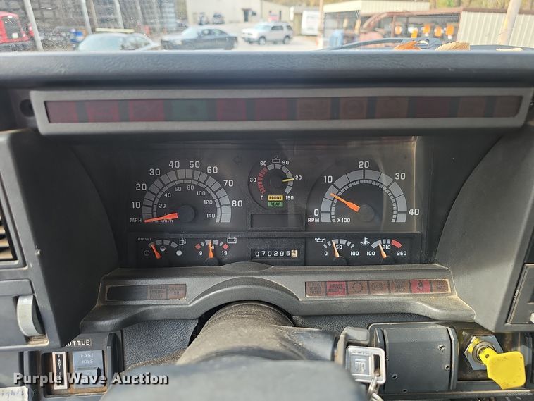 image for item OJ9012 2002 Chevrolet  C7500 dump flatbed truck