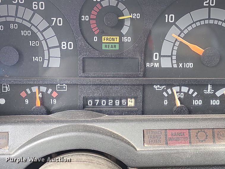 image for item OJ9012 2002 Chevrolet  C7500 dump flatbed truck