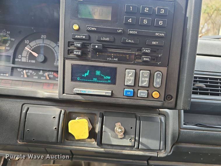 image for item OJ9012 2002 Chevrolet  C7500 dump flatbed truck