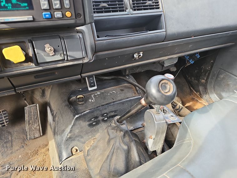 image for item OJ9012 2002 Chevrolet  C7500 dump flatbed truck