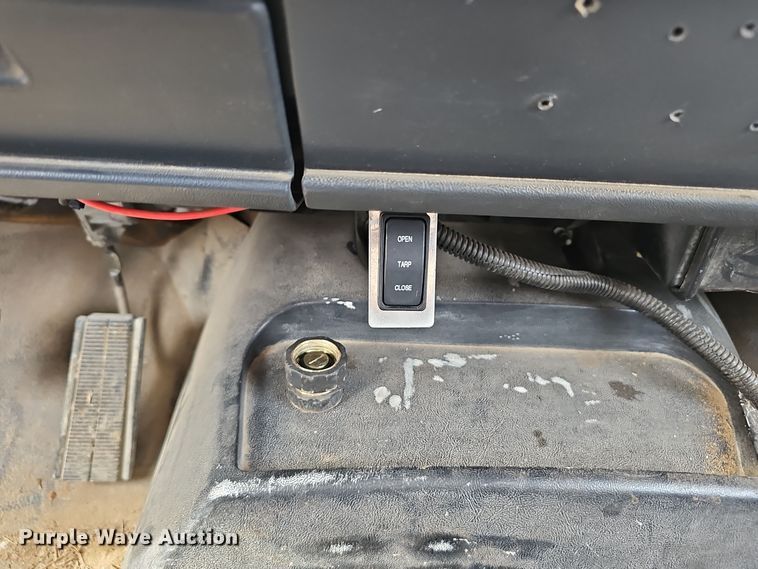 image for item OJ9012 2002 Chevrolet  C7500 dump flatbed truck