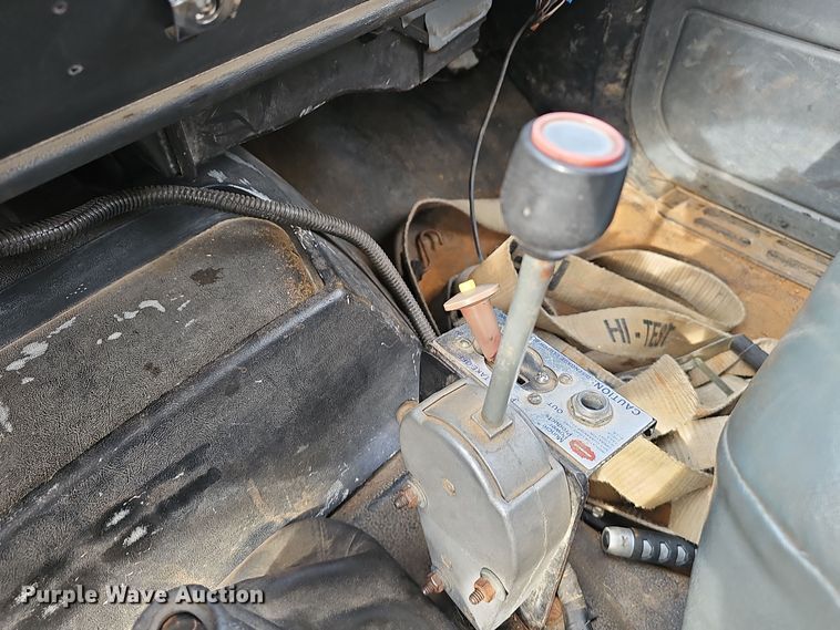 image for item OJ9012 2002 Chevrolet  C7500 dump flatbed truck