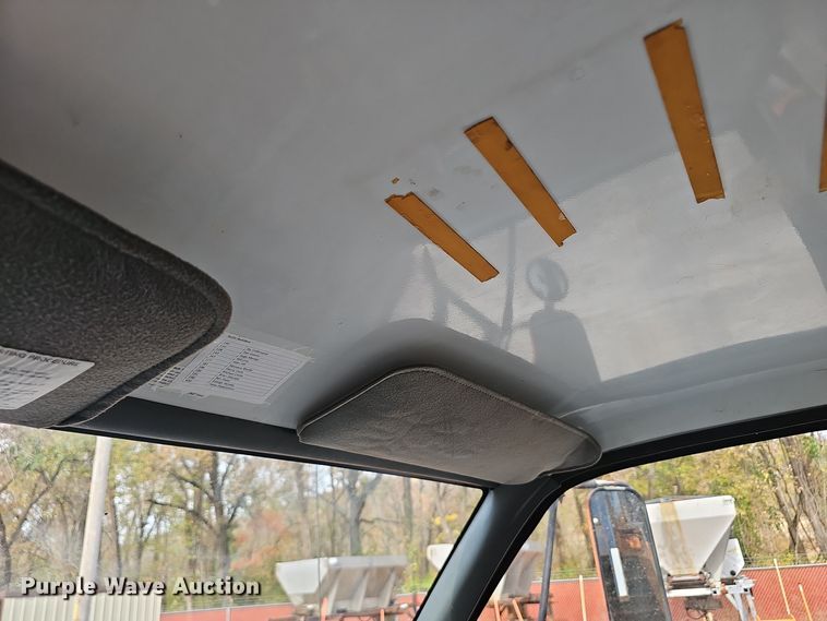 image for item OJ9012 2002 Chevrolet  C7500 dump flatbed truck