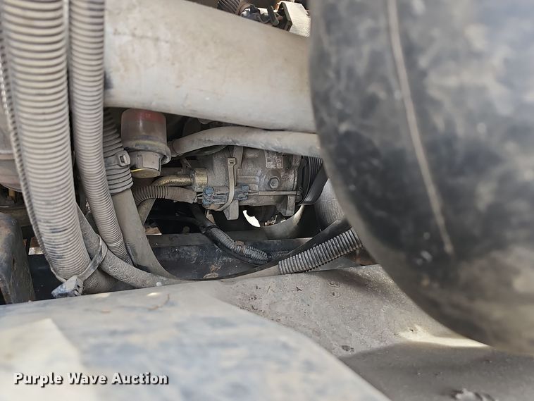 image for item OJ9012 2002 Chevrolet  C7500 dump flatbed truck