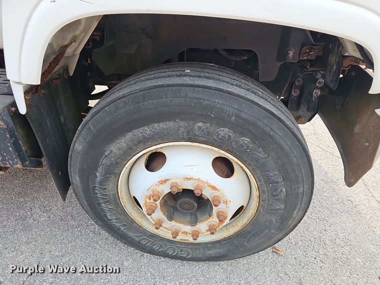 image for item OJ9012 2002 Chevrolet  C7500 dump flatbed truck