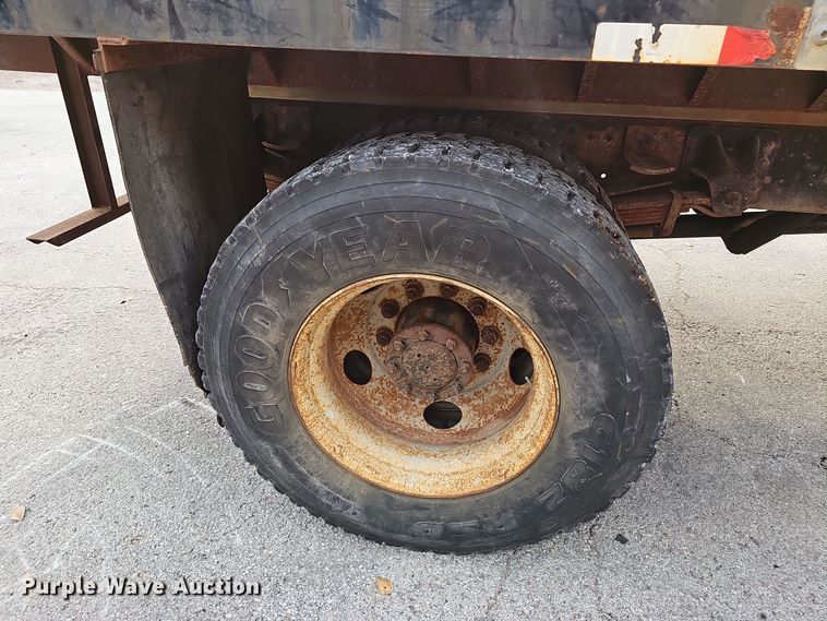 image for item OJ9012 2002 Chevrolet  C7500 dump flatbed truck