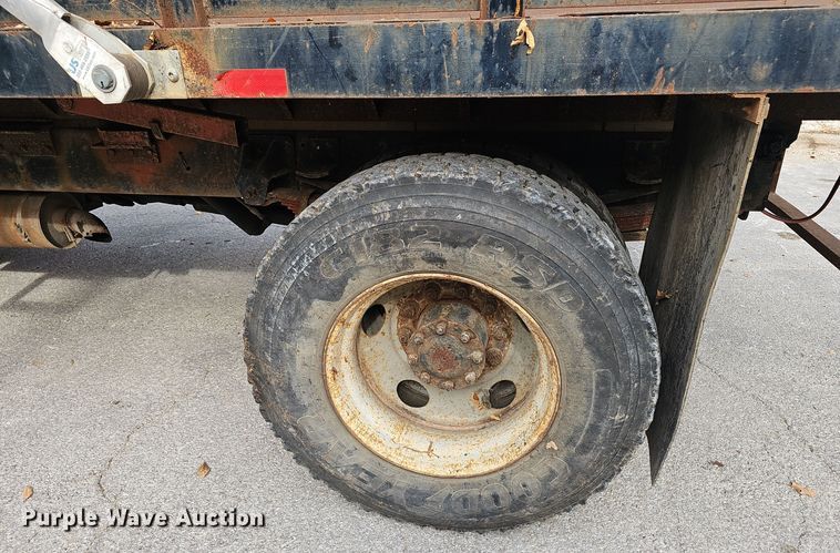 image for item OJ9012 2002 Chevrolet  C7500 dump flatbed truck