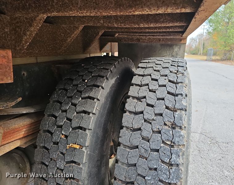 image for item OJ9012 2002 Chevrolet  C7500 dump flatbed truck