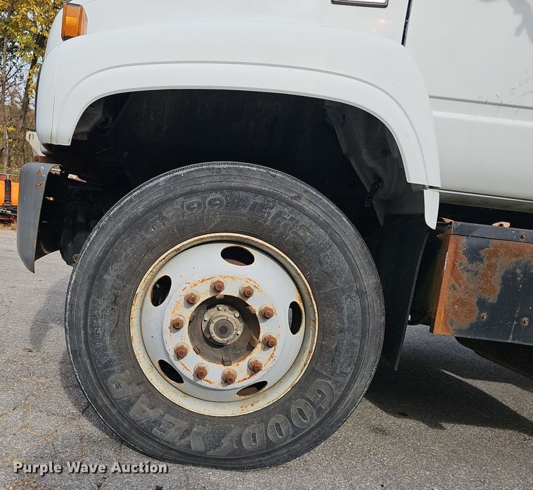 image for item OJ9012 2002 Chevrolet  C7500 dump flatbed truck