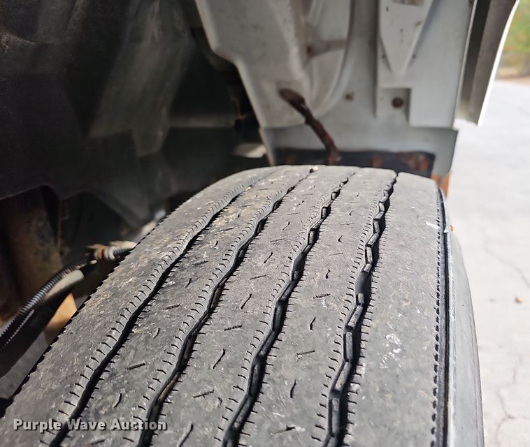 image for item OJ9012 2002 Chevrolet  C7500 dump flatbed truck