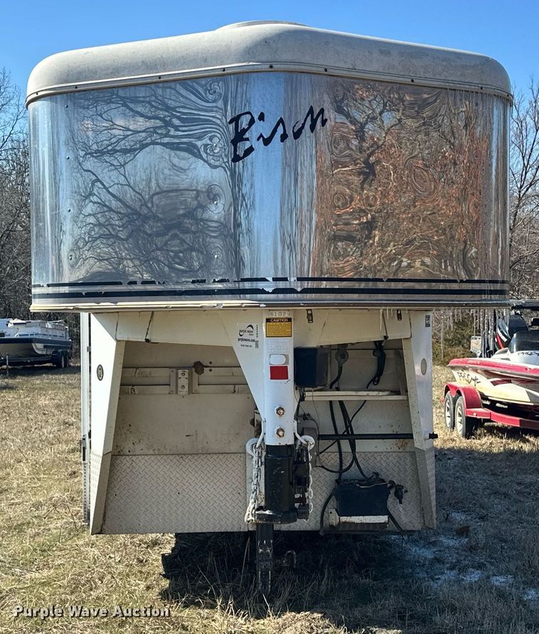 image for item DG4465 2003 Bison Alumasport horse trailer