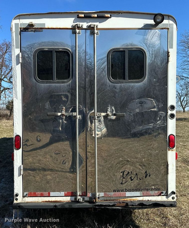 image for item DG4465 2003 Bison Alumasport horse trailer