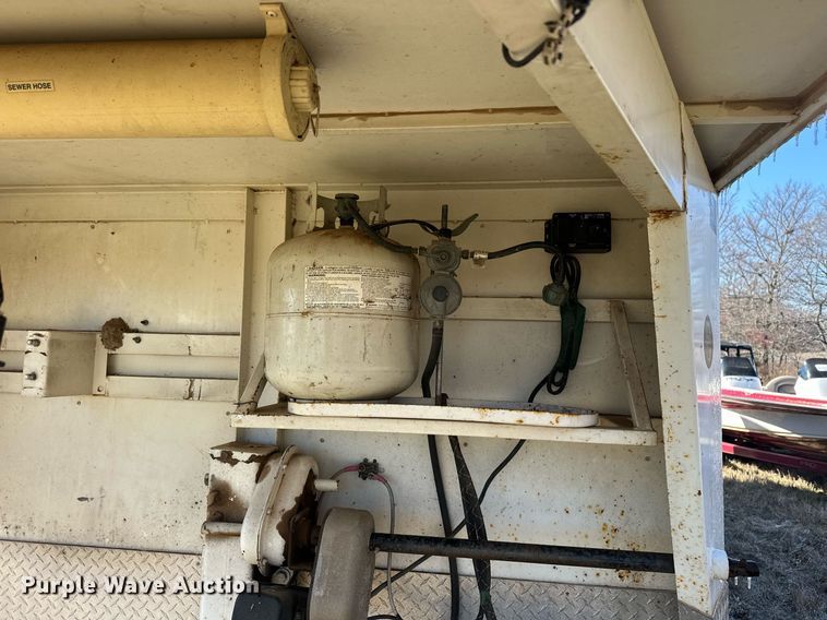 image for item DG4465 2003 Bison Alumasport horse trailer