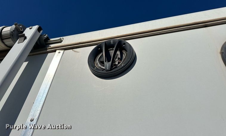 image for item DG4465 2003 Bison Alumasport horse trailer