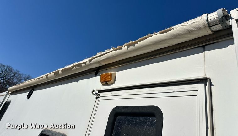 image for item DG4465 2003 Bison Alumasport horse trailer