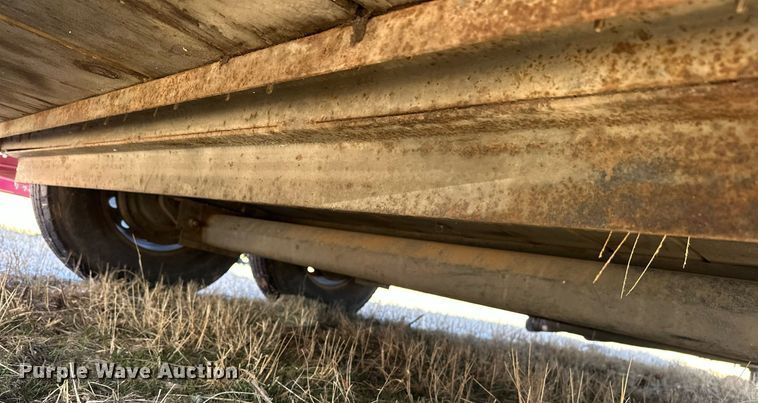 image for item DG4465 2003 Bison Alumasport horse trailer