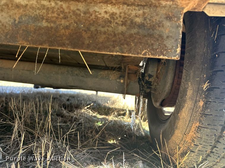 image for item DG4465 2003 Bison Alumasport horse trailer