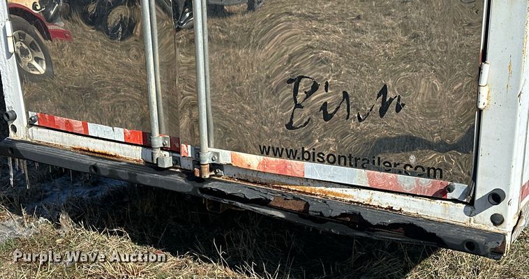 image for item DG4465 2003 Bison Alumasport horse trailer