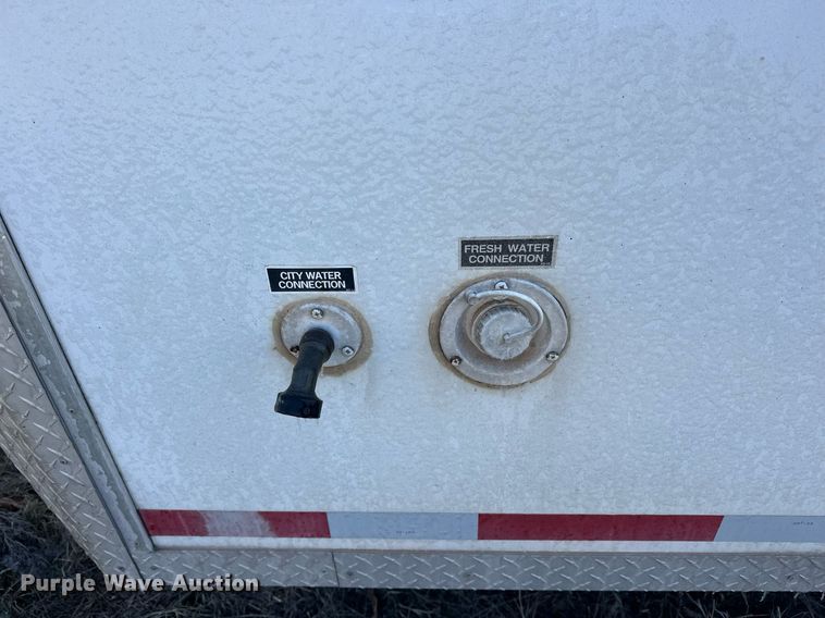 image for item DG4465 2003 Bison Alumasport horse trailer