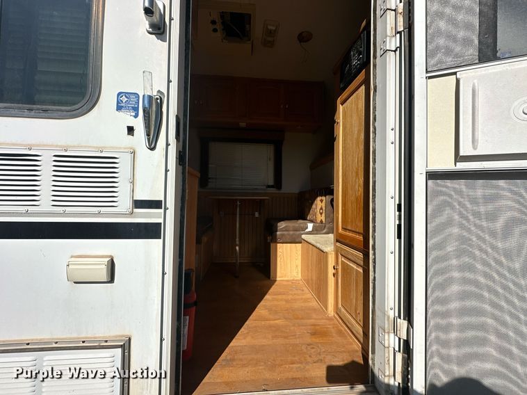 image for item DG4465 2003 Bison Alumasport horse trailer