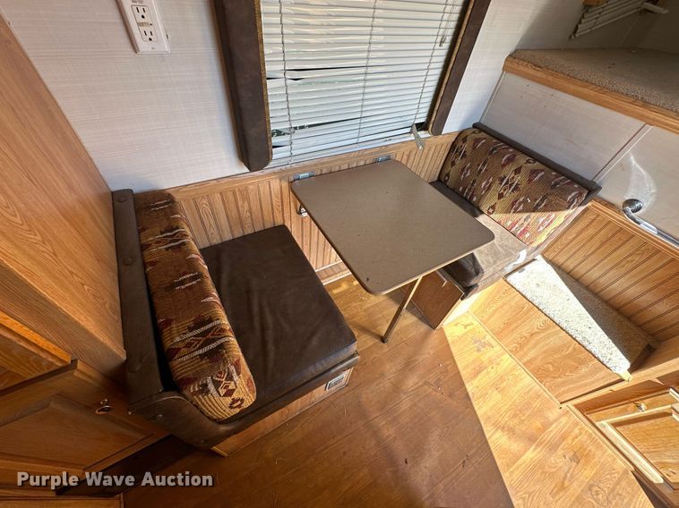 image for item DG4465 2003 Bison Alumasport horse trailer